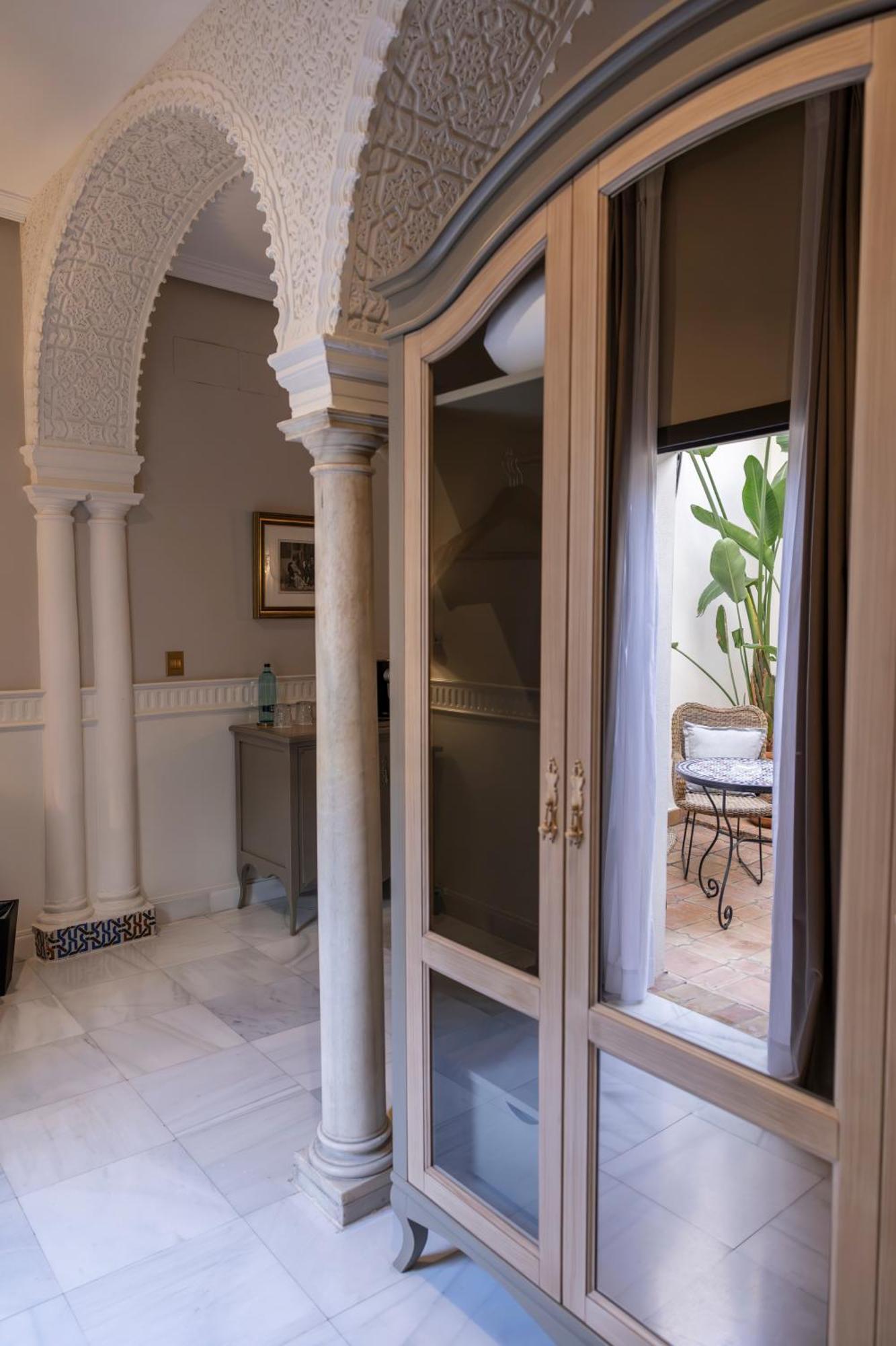 Hotel Gravina 51 Seville Exterior photo